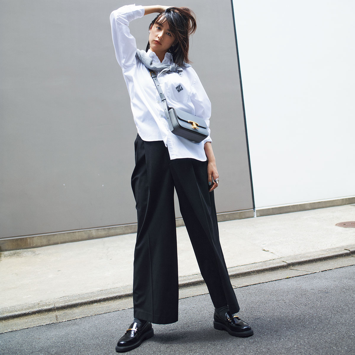 ラルフの白シャツとスカーフアレンジのモノトーンコーデ,秋コーデ