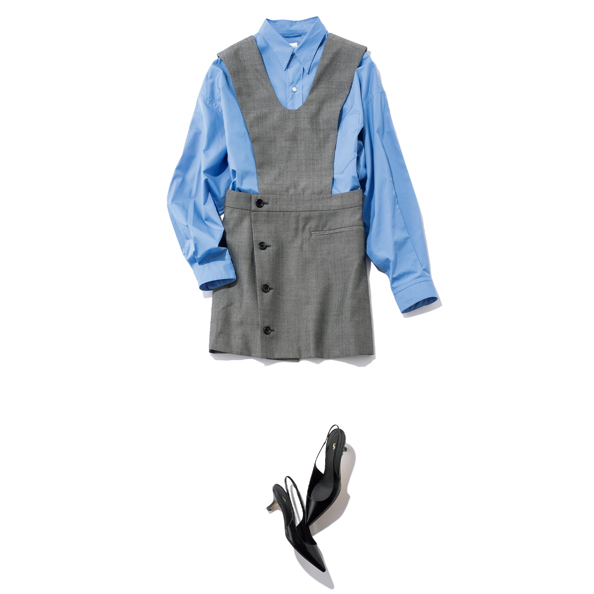 ミニ丈ワンピとブルーシャツのコーデ