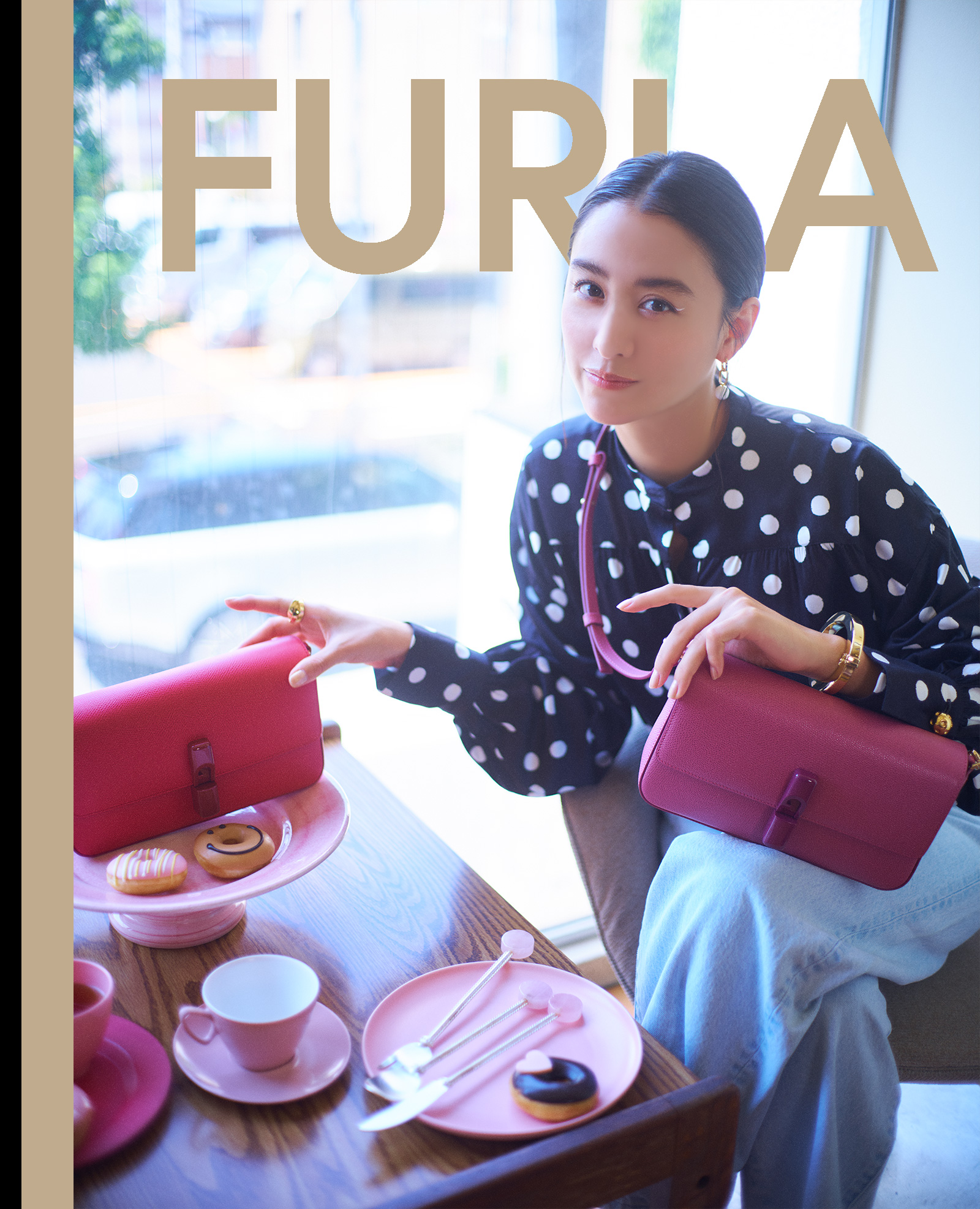 ⭐️美品⭐️FURLA ハンドバッグ 小物収納◎ ゴールド金具 高級感◎ FURLA Furla フルラ トートバッグ GOCCIA XL ゴッチャ WB01498