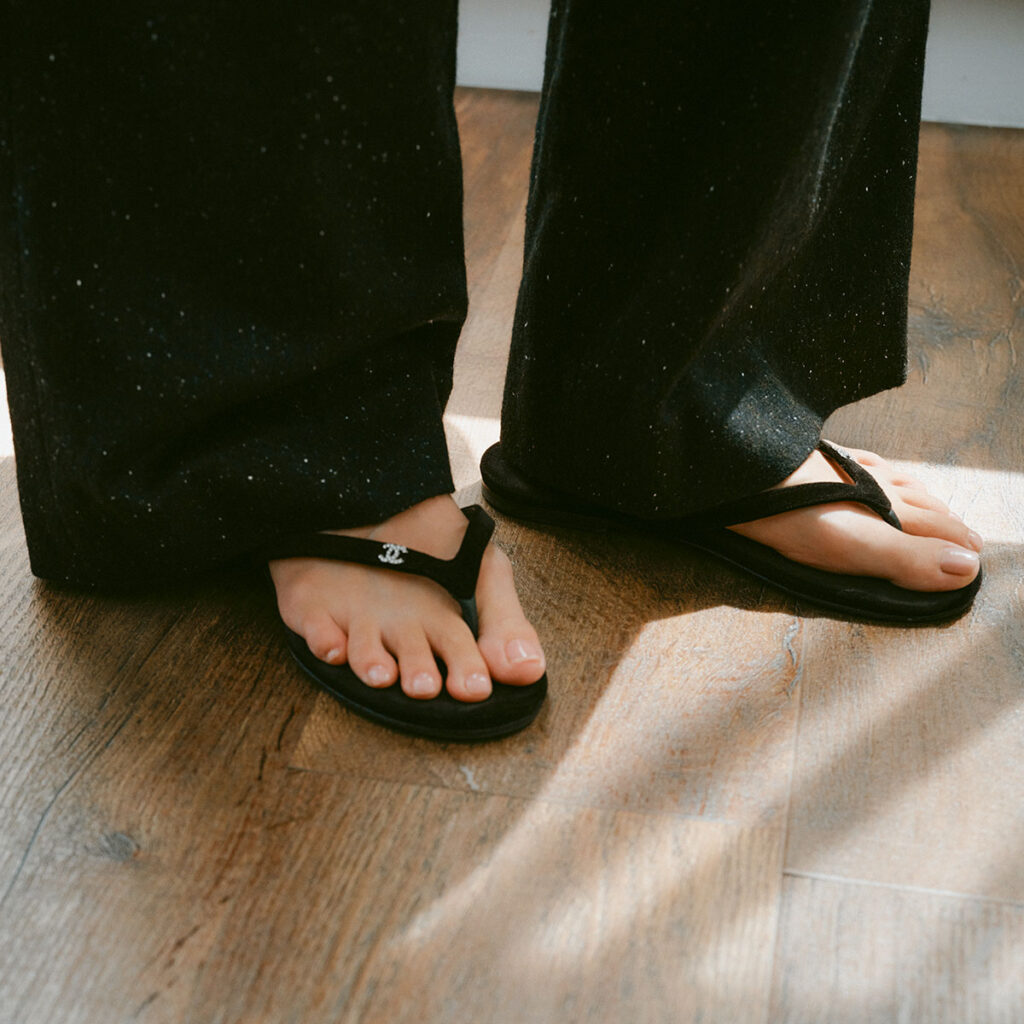 シャネルのトングサンダル