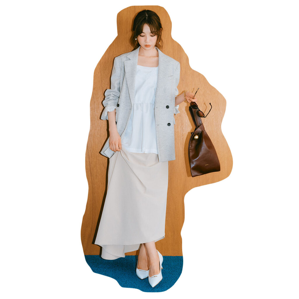 ツイードジャケットと女っぽスカートのコーデ