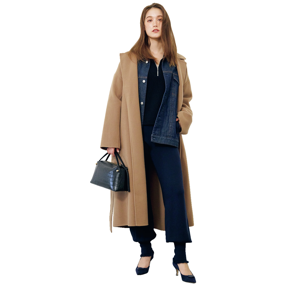 冬コートにデニムジャケットをインしたコーデ