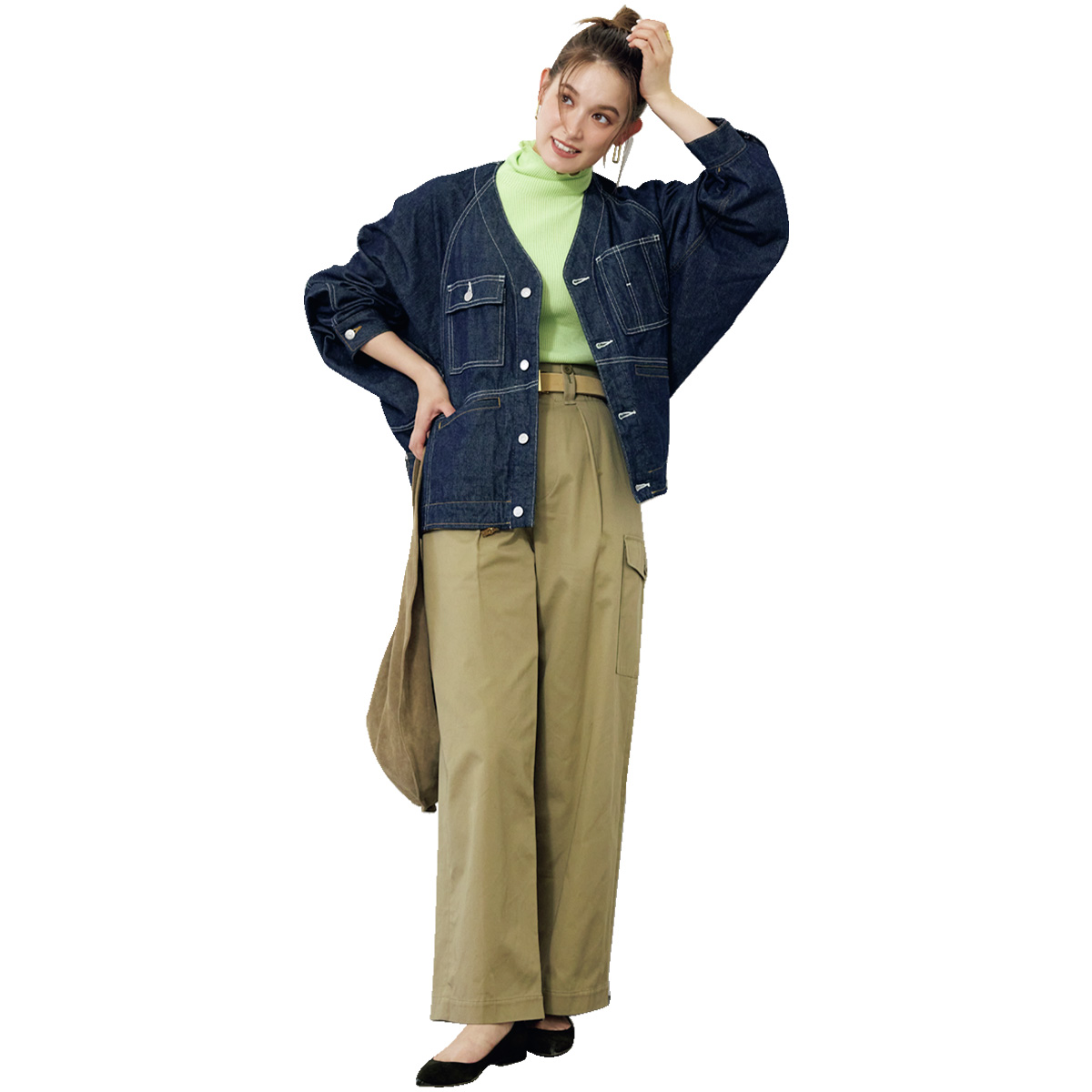 ノーカラージャケットとチノパンツのコーデ