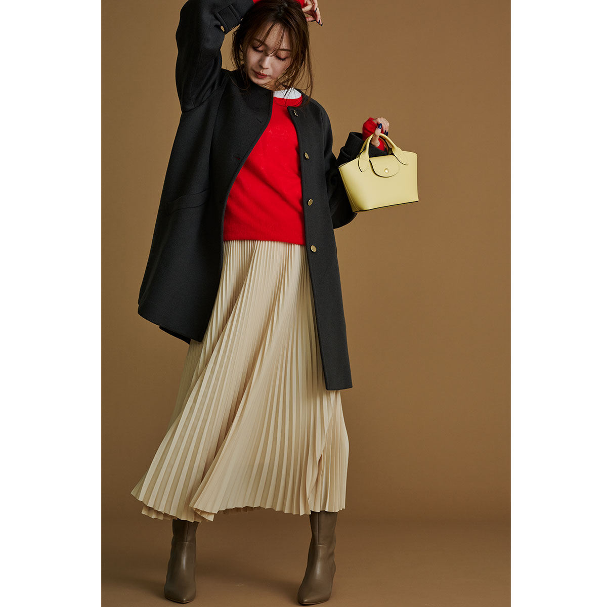 梅澤美波さん】シーンレスで活躍する人気『ノーカラーコート』で上品