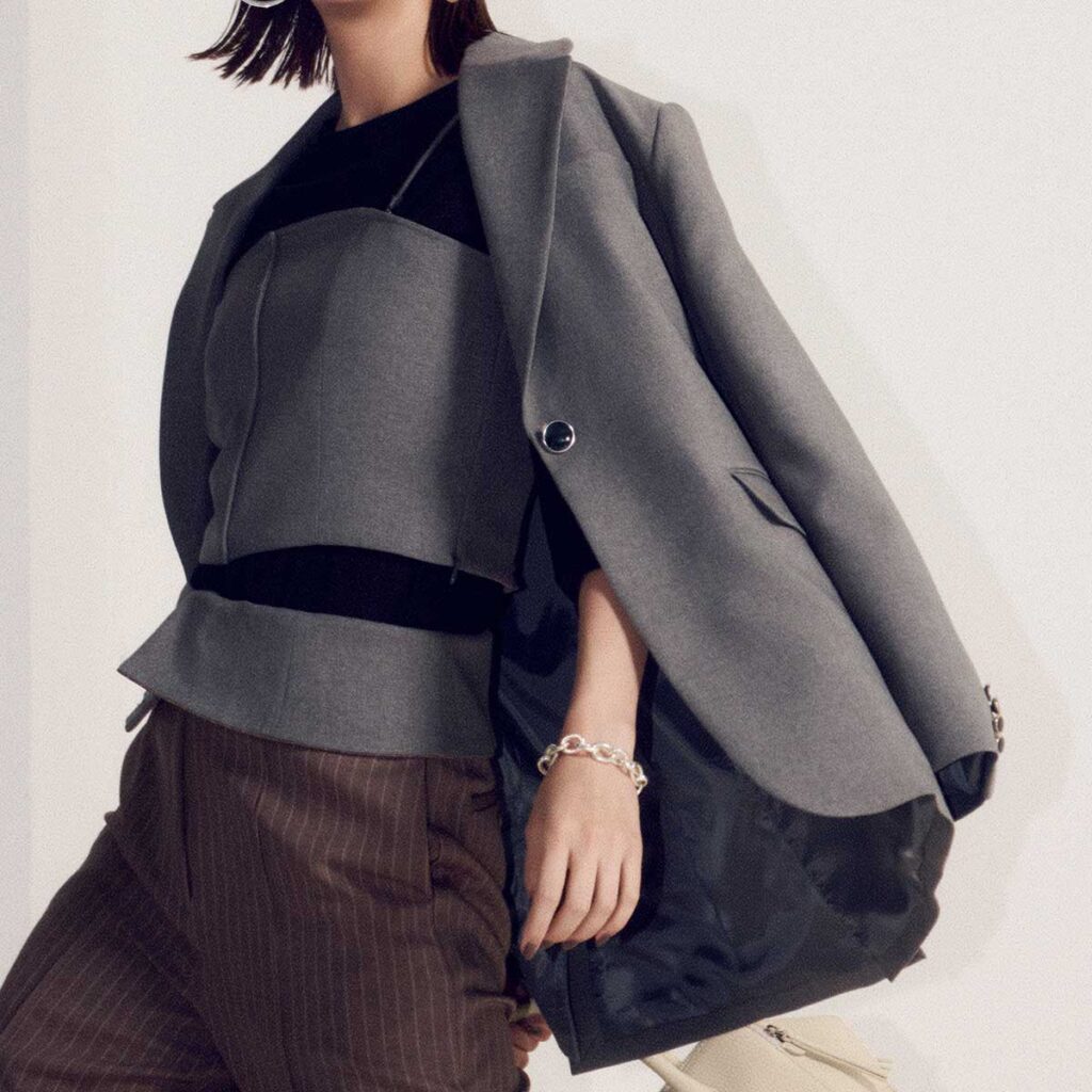 ビスチェとジャケットのコーデ