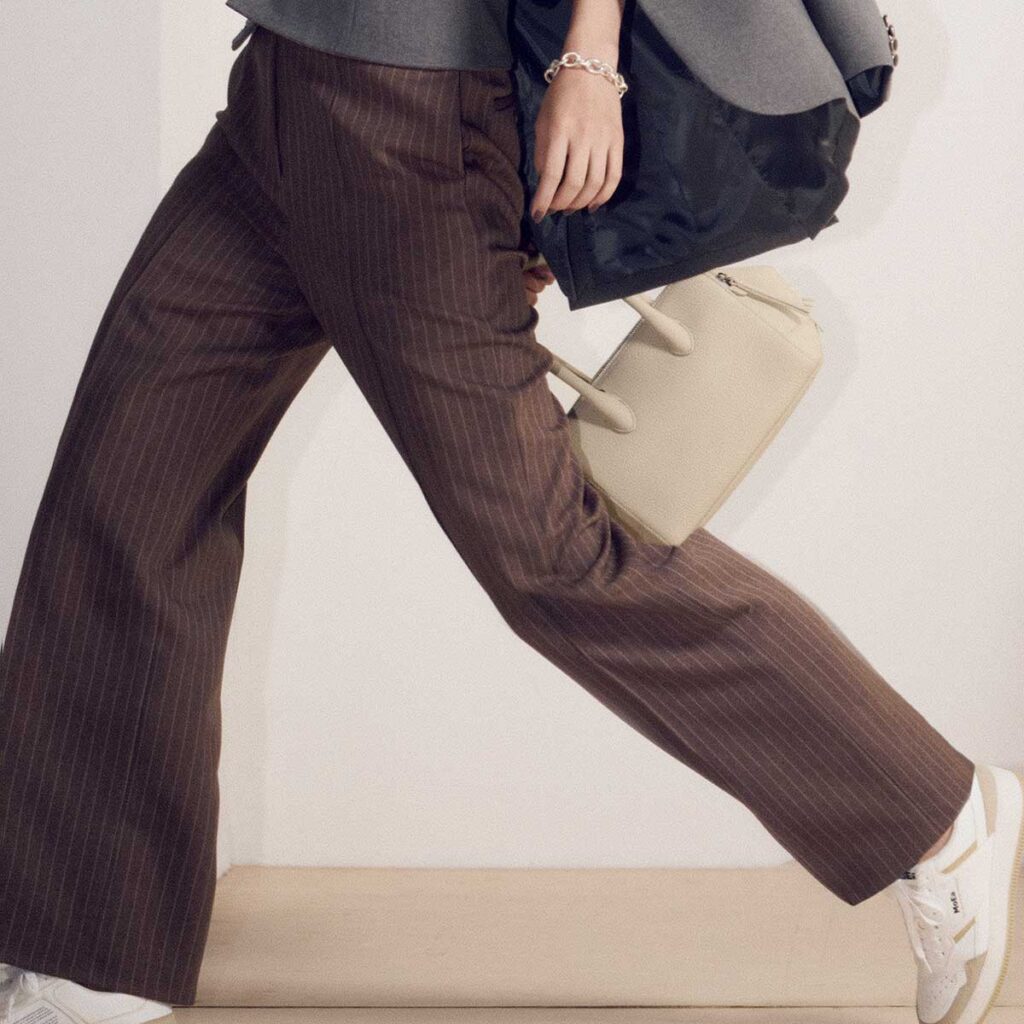 ブラウンパンツ