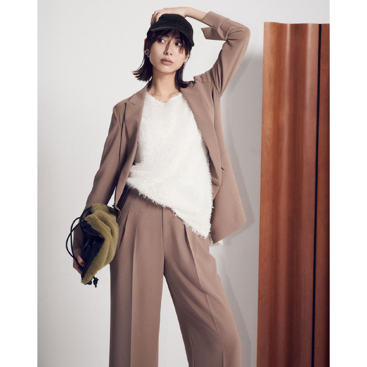 ジャケパンセットアップのコーデ