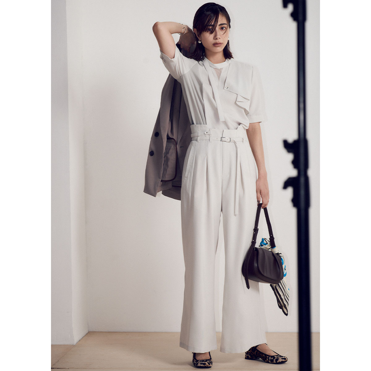 UNITEDTOKYOのブラウスセットアップのコーデ