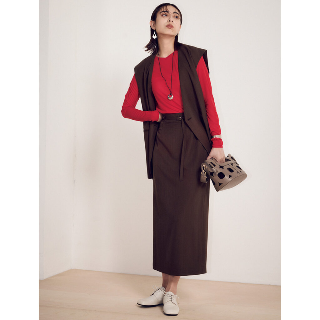 ジレとスカートのセットアップコーデ