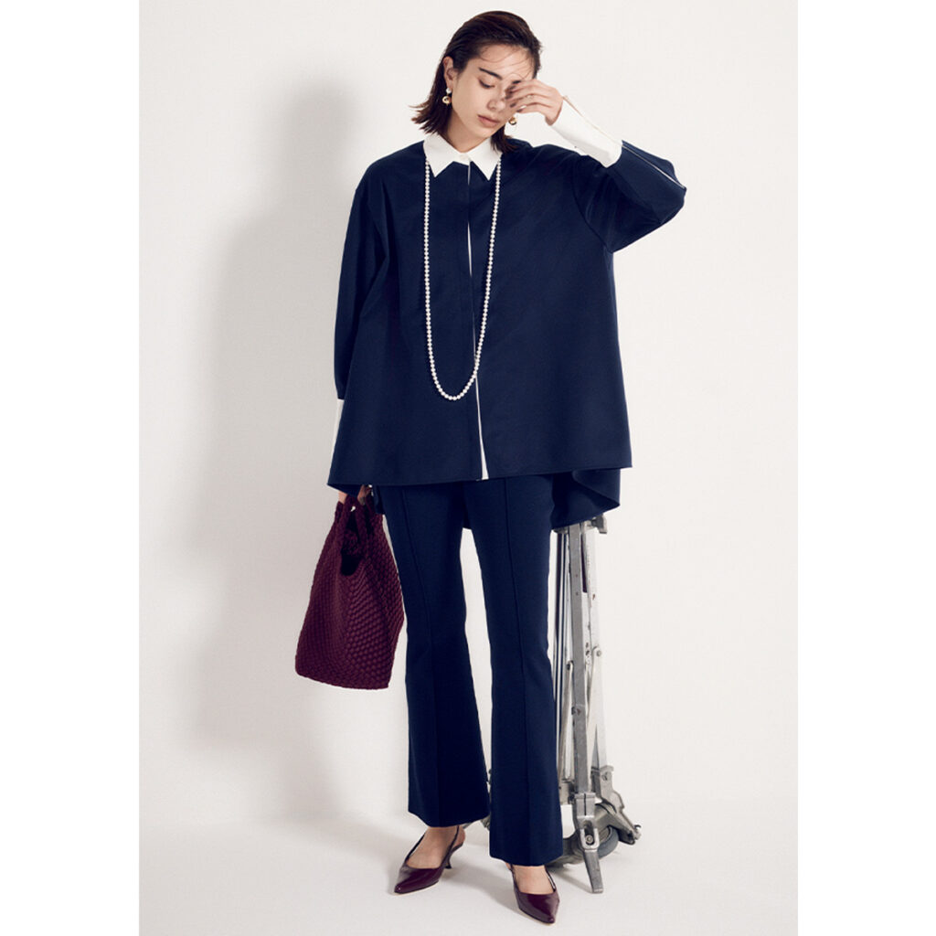 ブラウスとパンツのセットアップコーデ