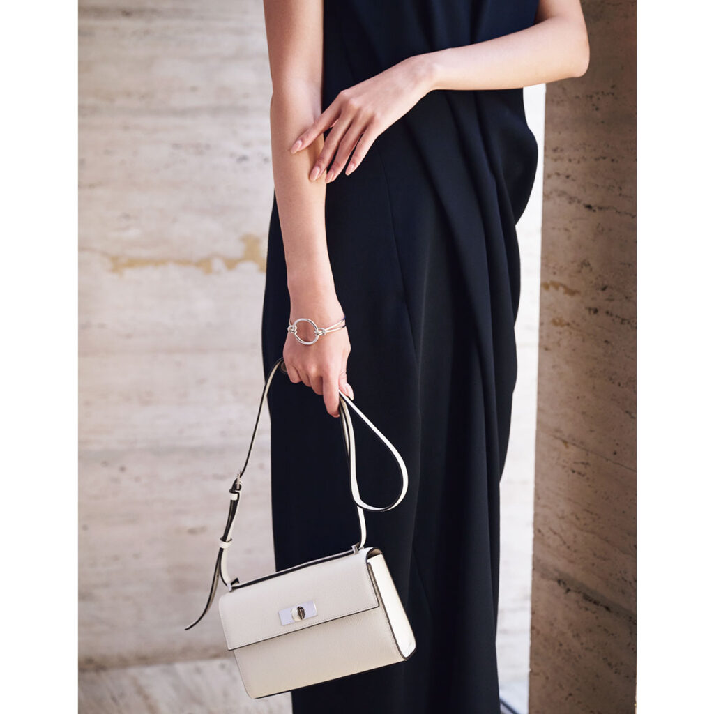 ドレープワンピースのコーデ,お呼ばれコーデ