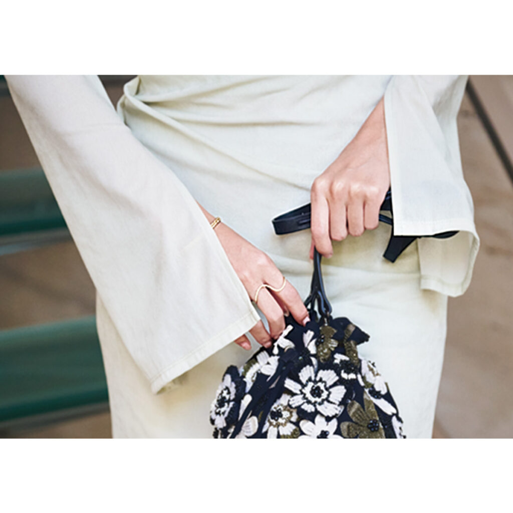 フレアスリーブワンピ