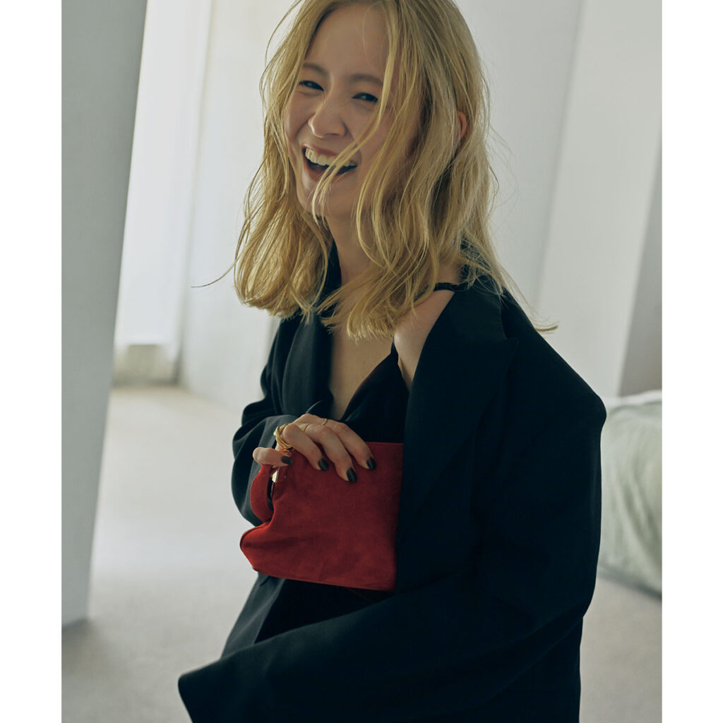 ミニワンピとジャケットのコーデ