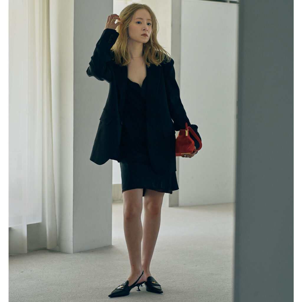 ミニワンピとジャケットのコーデ