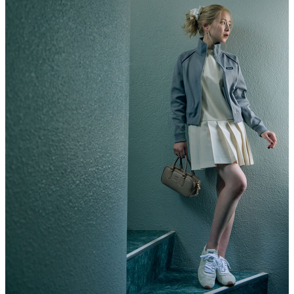 プリーツワンピとジャージーブルゾンのテニスガール風コーデ