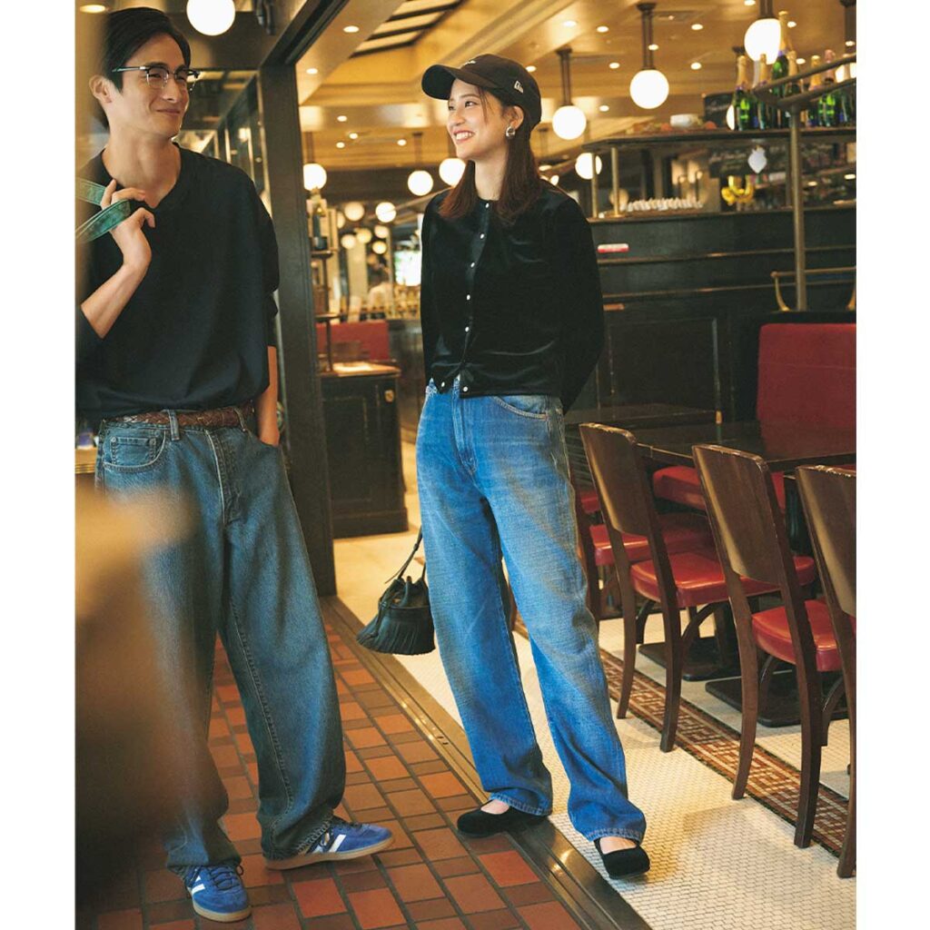 カーディガンとデニムにキャップのカジュアルコーデ