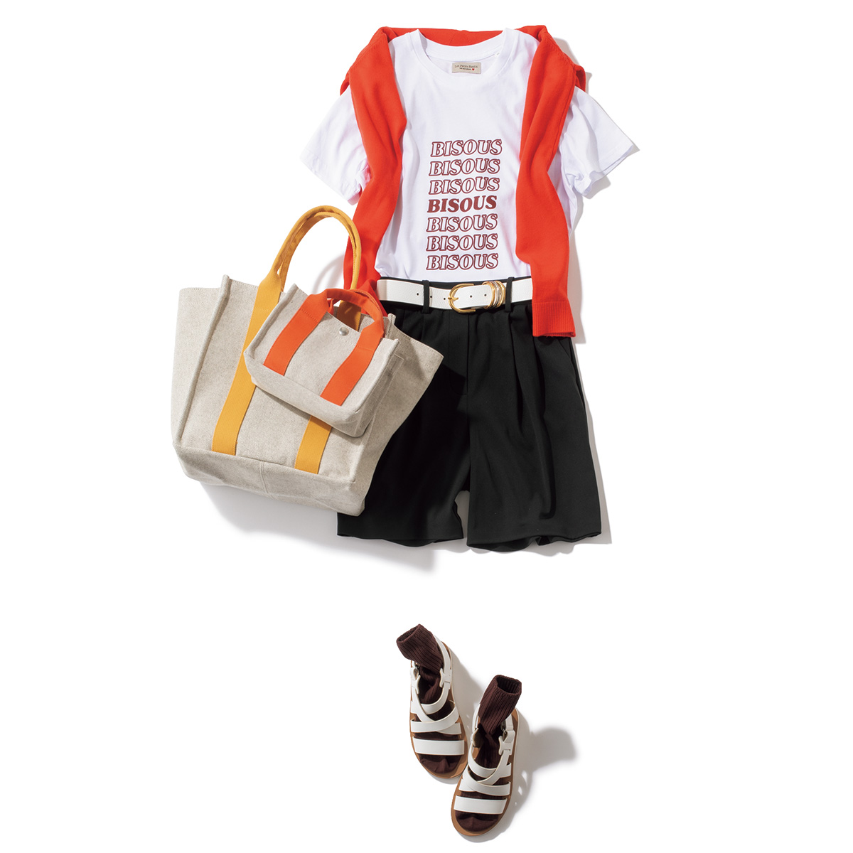 ロゴTと黒ショーパンのコーデ