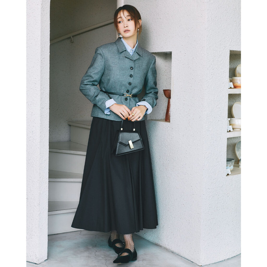 コンパクトジャケットとAラインスカートの50's風コーデ