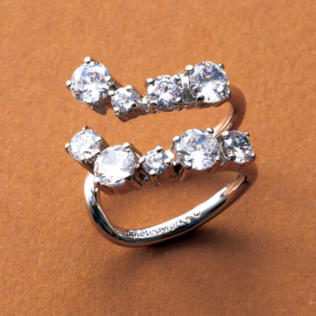 リサイクルシルバーを使用したリング