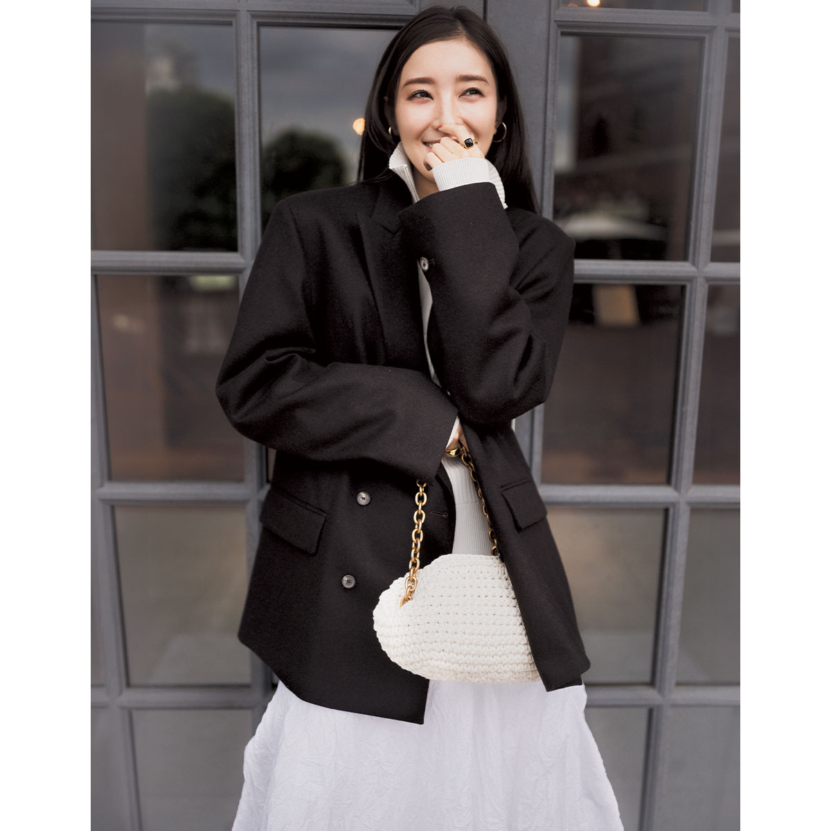 ジャコットと白スカートのコーデ