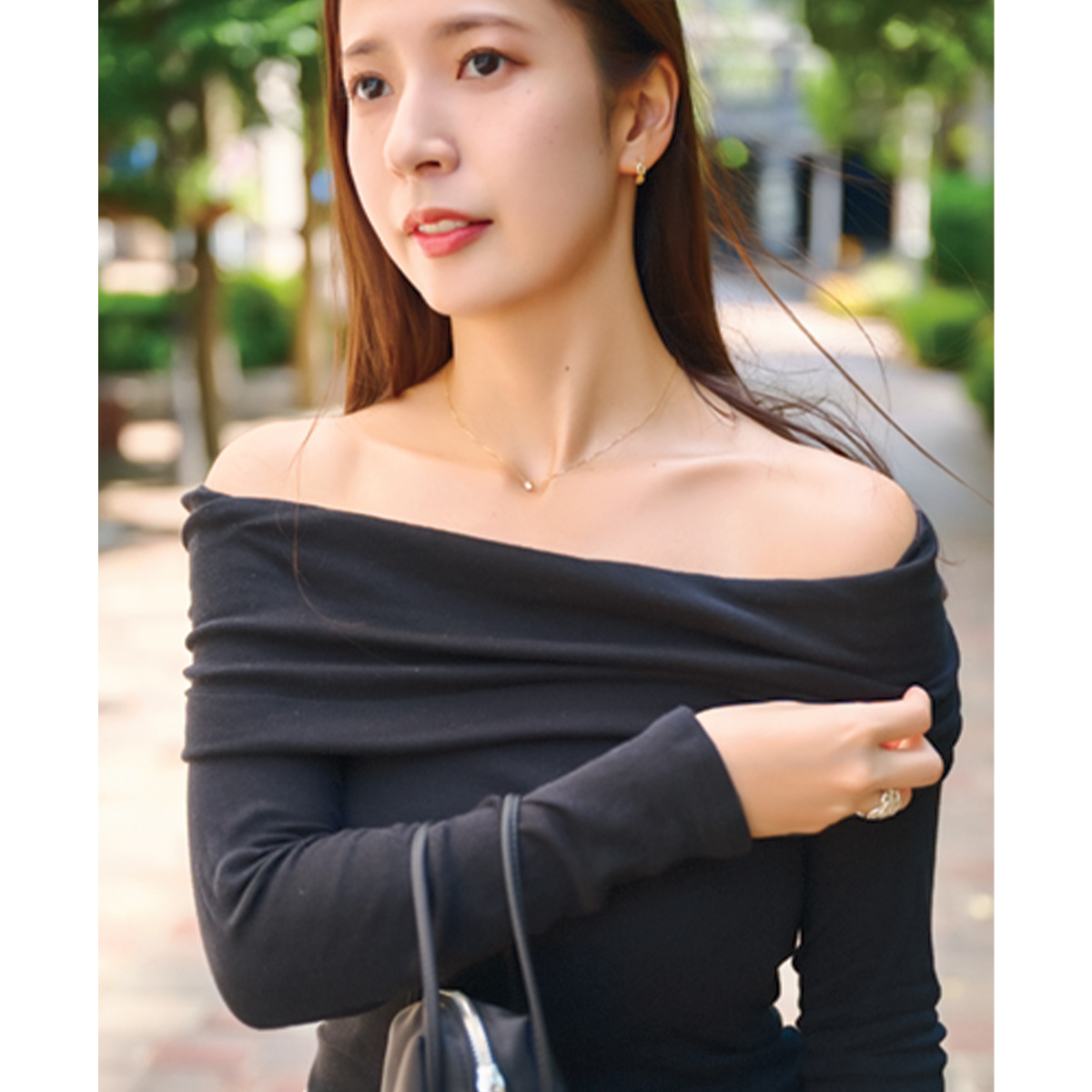 オフショルトップス