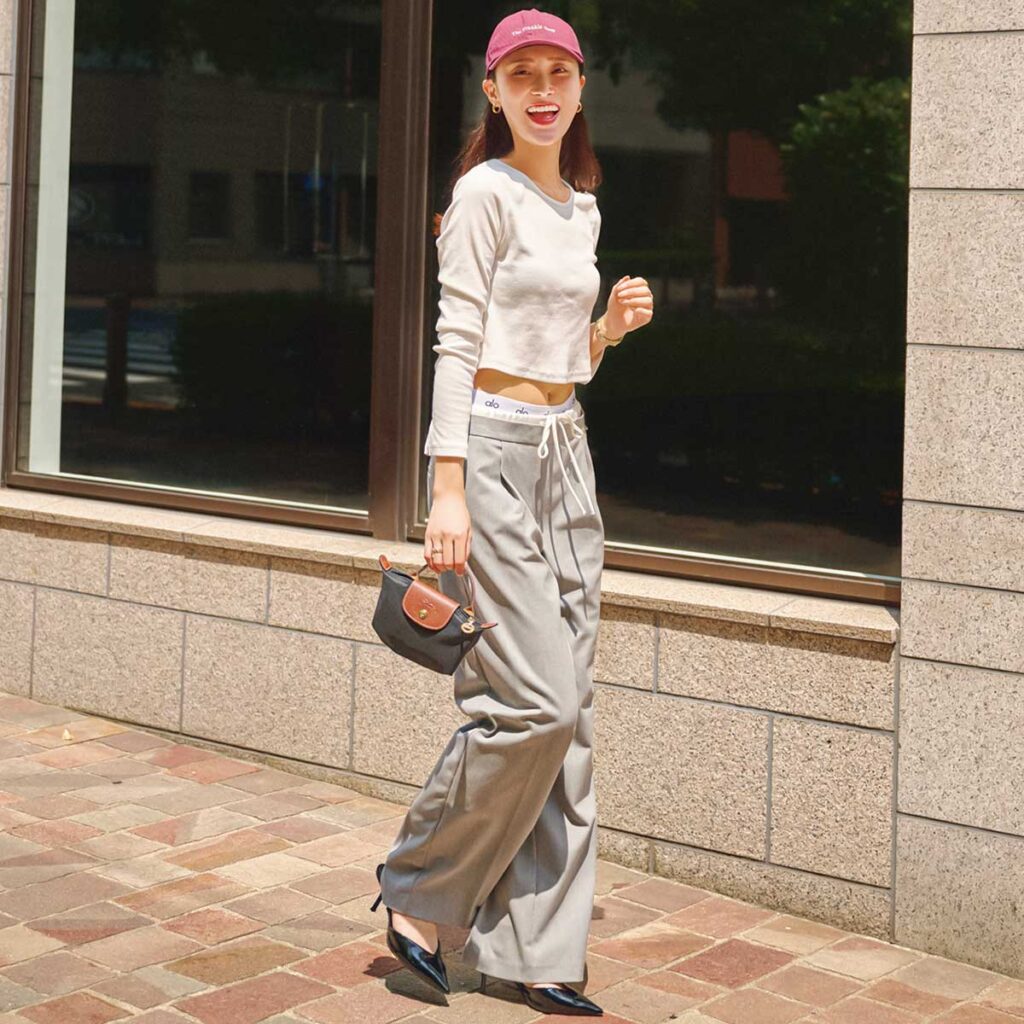 ロンTとラインパンツのスポーティミックスコーデ