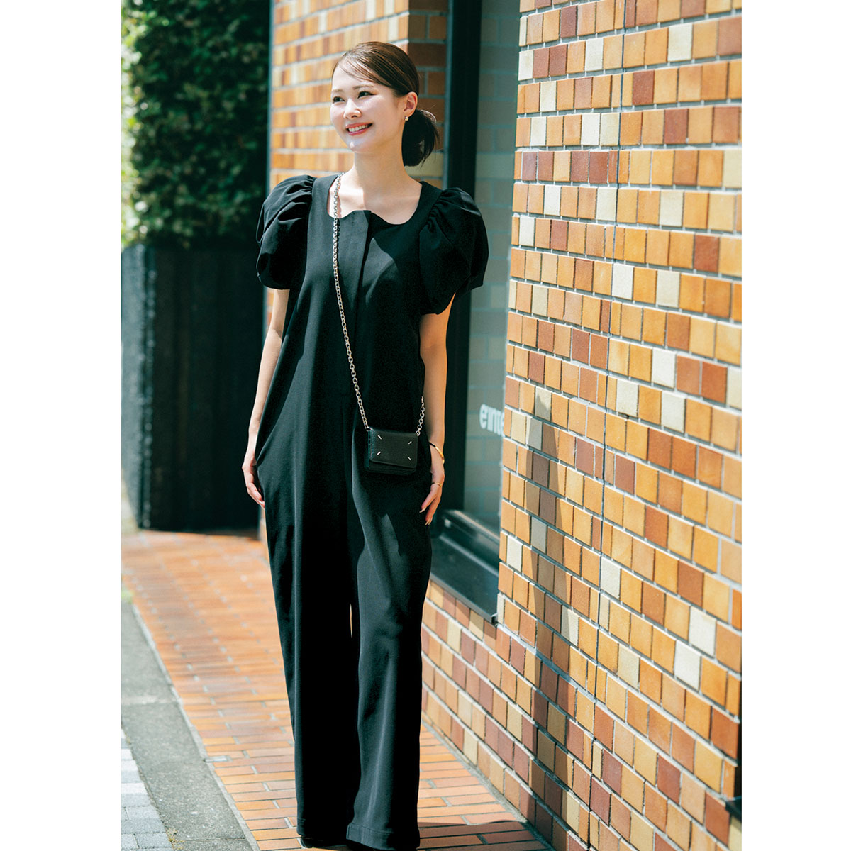 パフスリーブオールインワンのコーデ