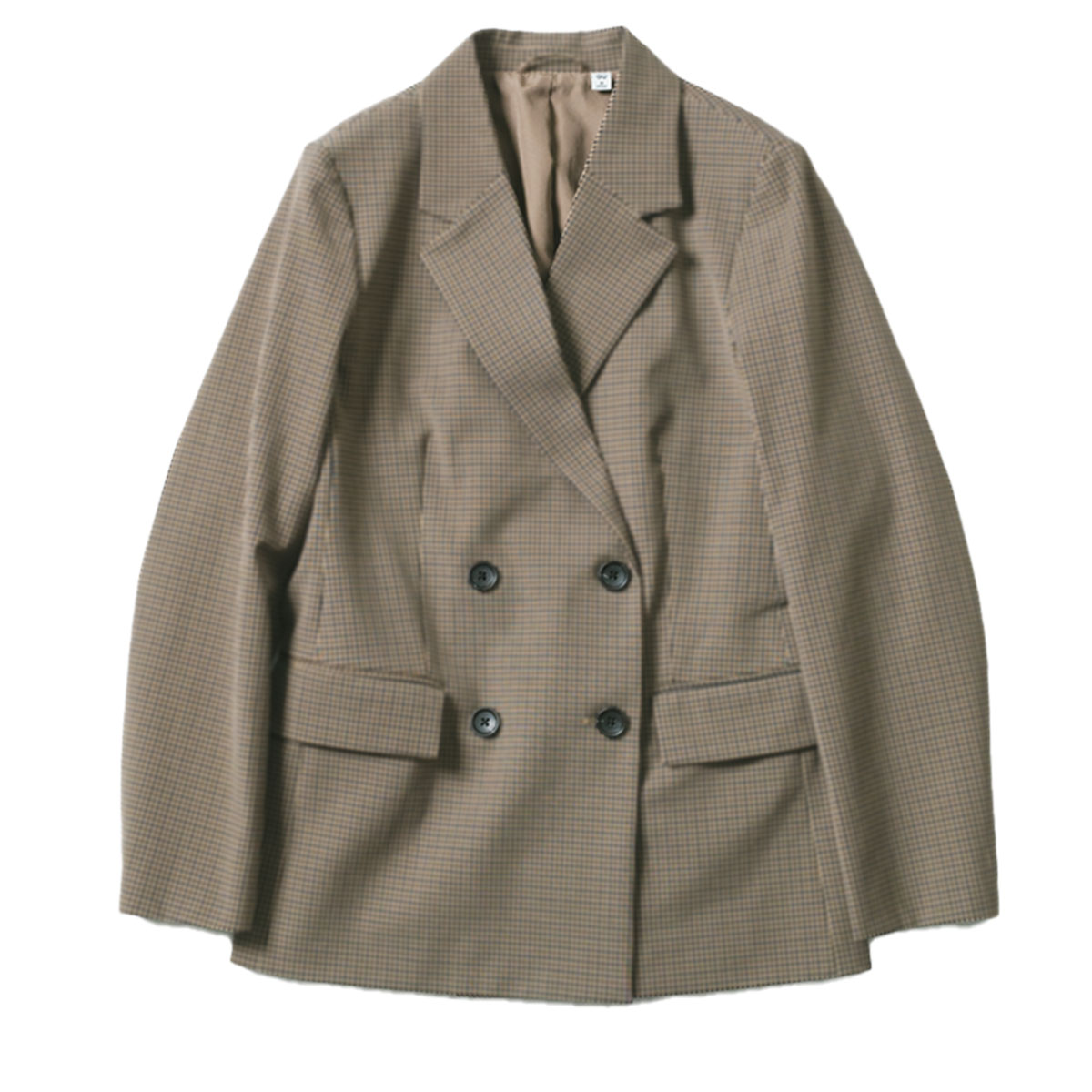 オーバーサイズの黒ボタンジャケット