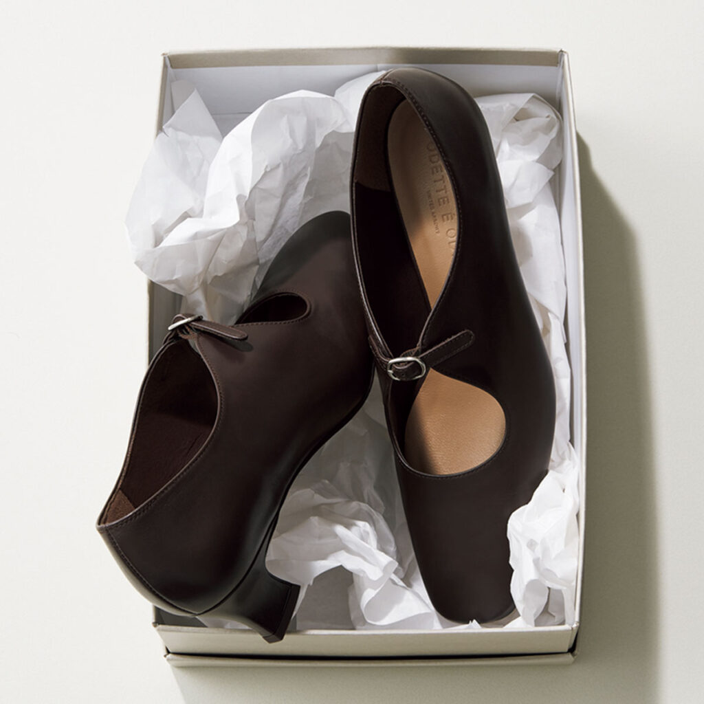 ODETTE É ODILEのベルトパンプス