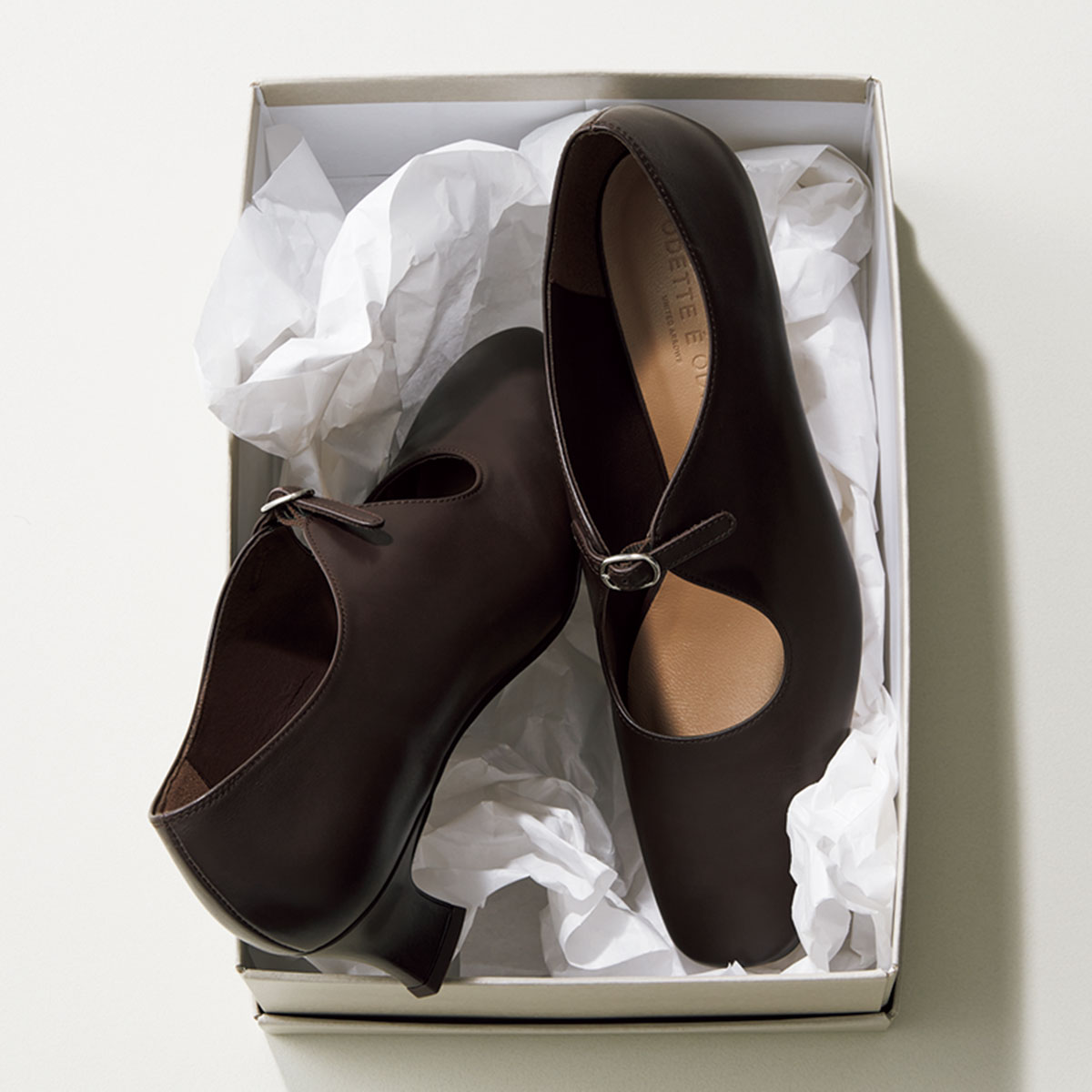 ODETTE É ODILEのベルトパンプス