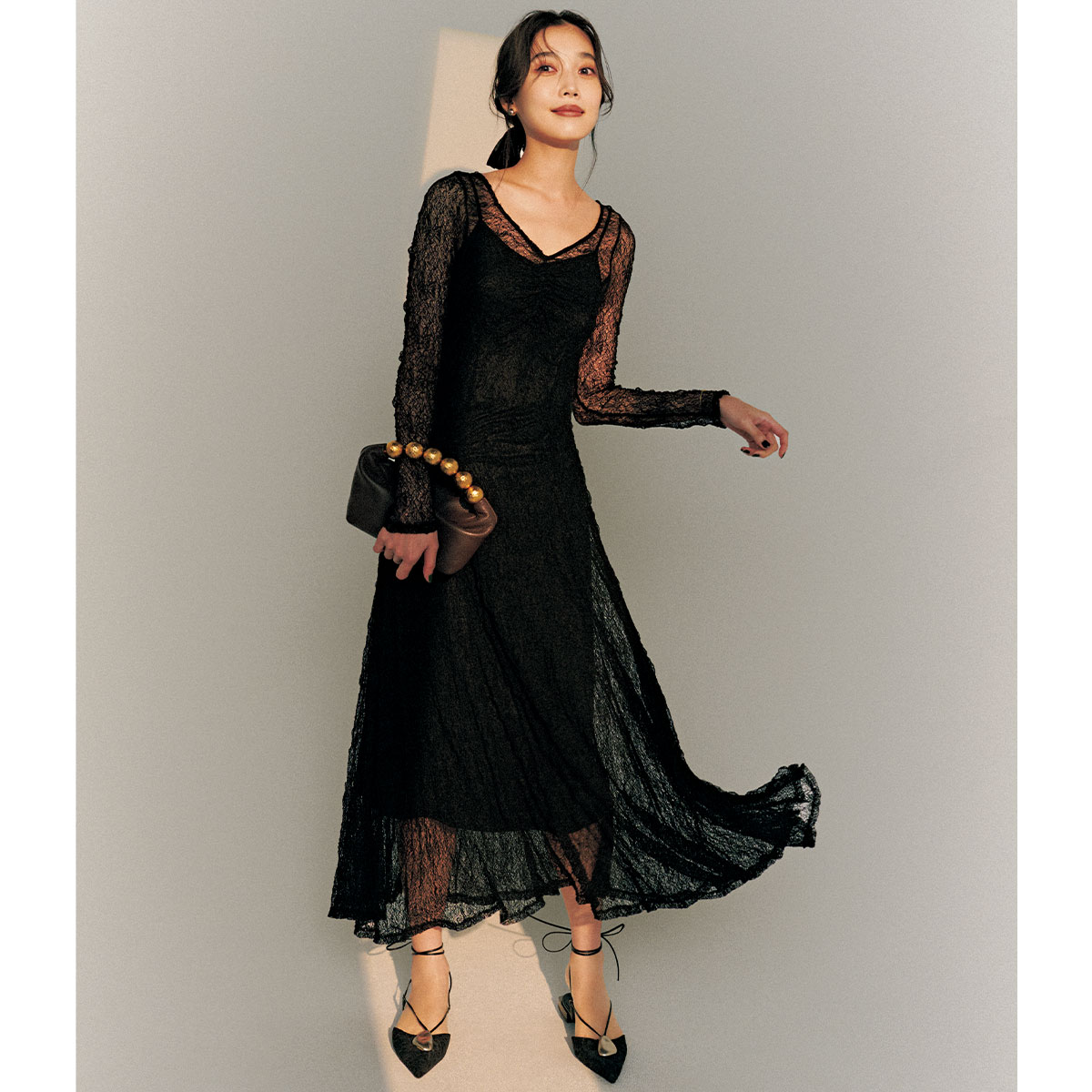 黒のレースワンピのお呼ばれコーデ