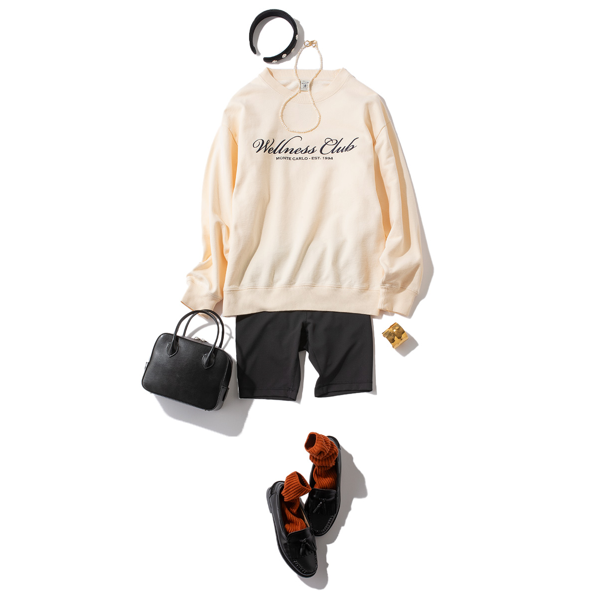 ロゴスウェットにハーフレギンスのコーデ