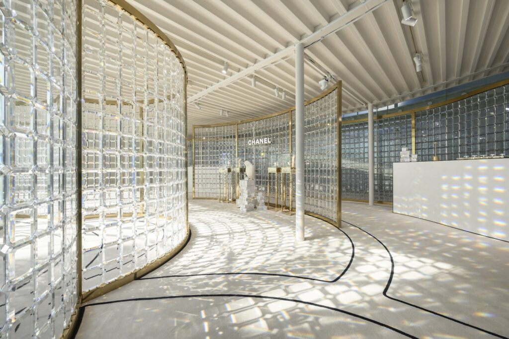 シャネル】豪華ゲストが来場！ホリデー気分高まる「DREAM CHASER