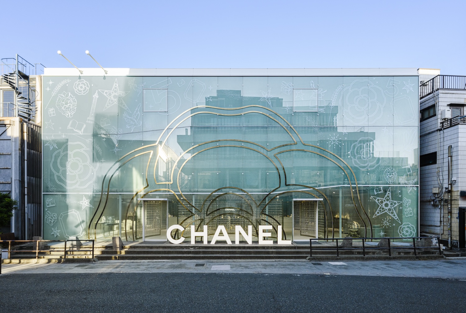 シャネル】豪華ゲストが来場！ホリデー気分高まる「DREAM CHASER