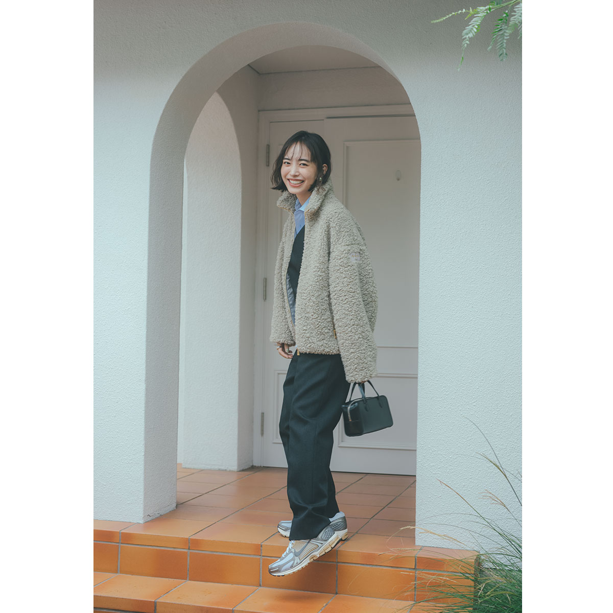 スタンドカラーのボアブルゾンのコーデ