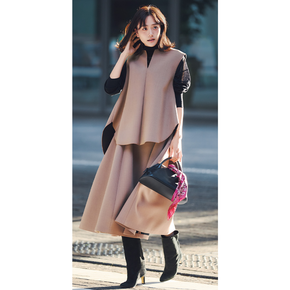 ドレープシルエットのトップスとハイウエストスカートのセットアップコーデ