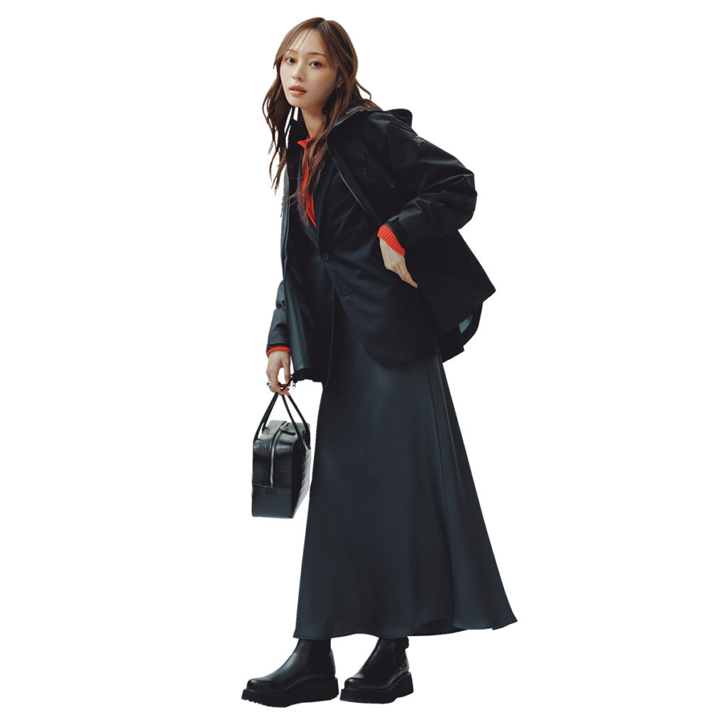 アウトドアコートとロングスカートのコーデ