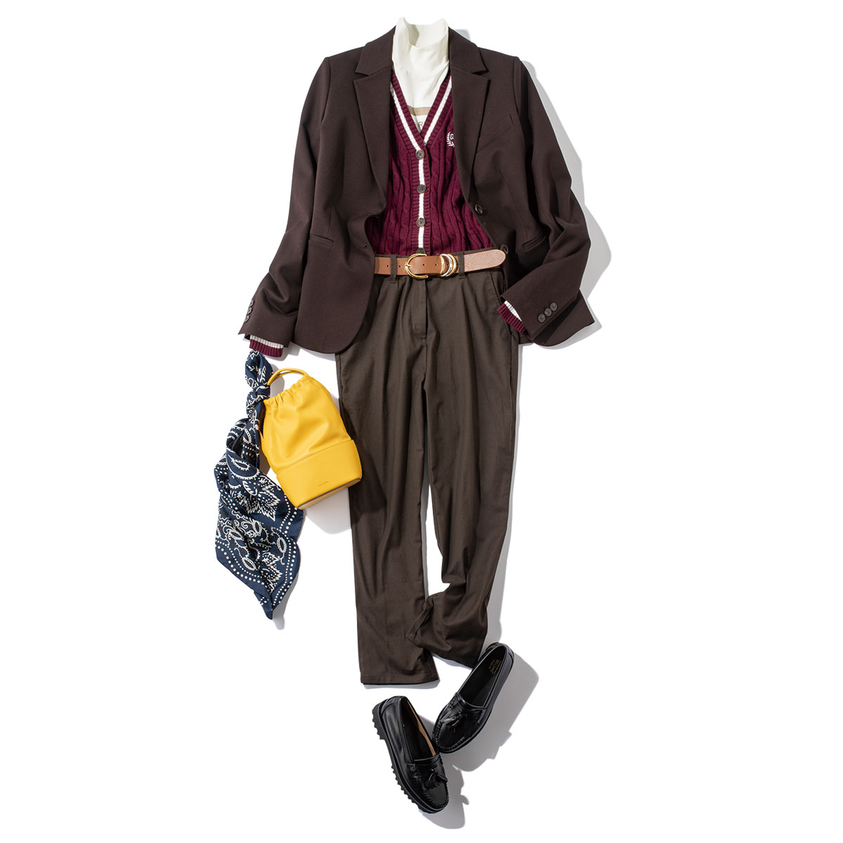 ブラウンのジャケパンにボルドーのカーディガンのコーデ