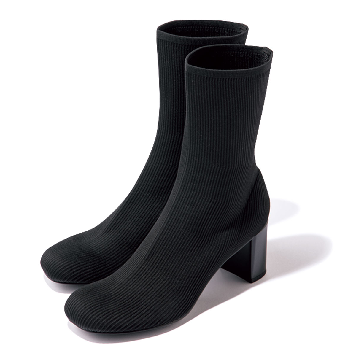 チャンキーヒールのブラックブーツ