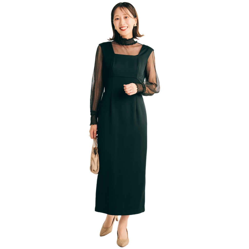 シアートップスに黒ワンピの重ね着コーデ,お呼ばれコーデ