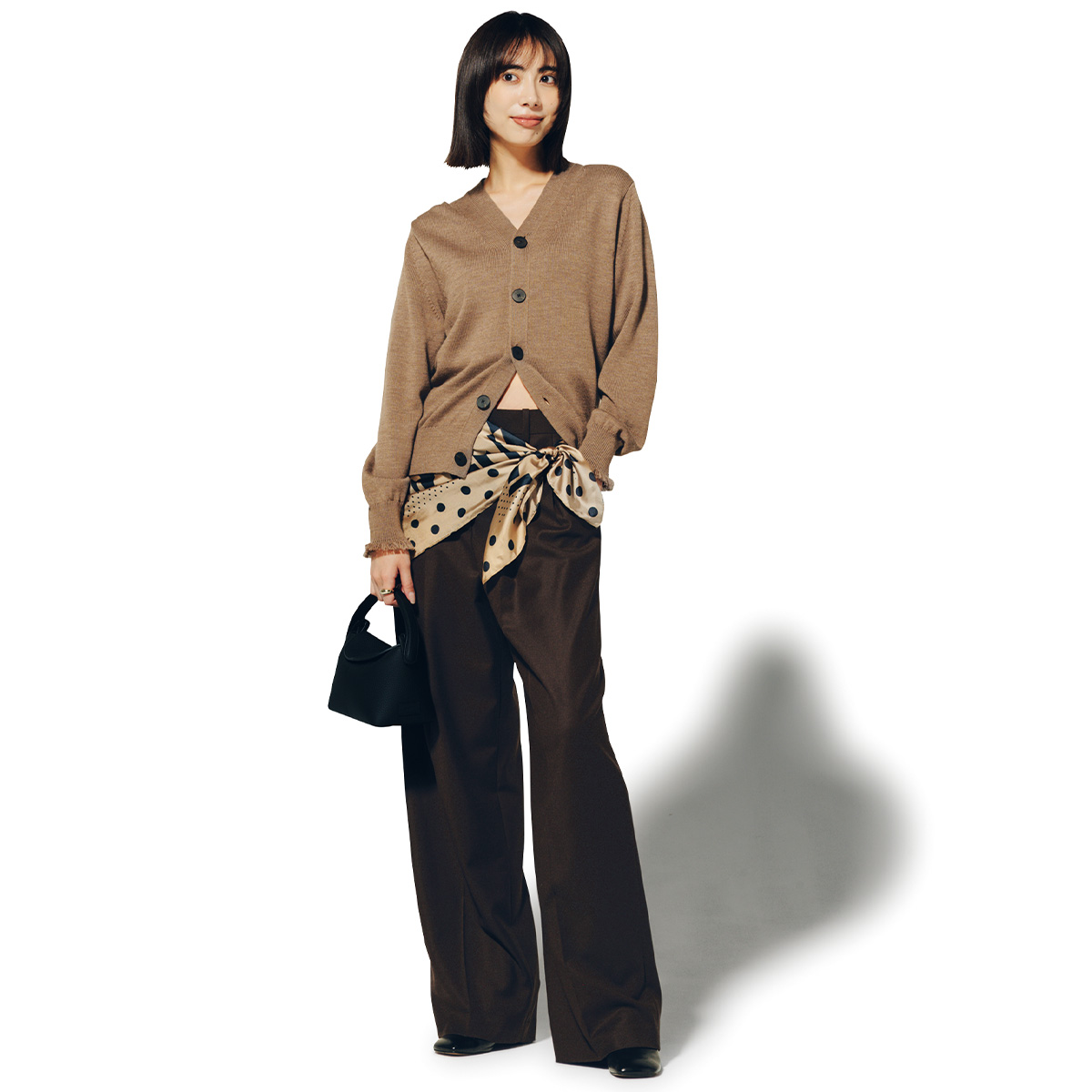 スカーフの腰巻きコーデ