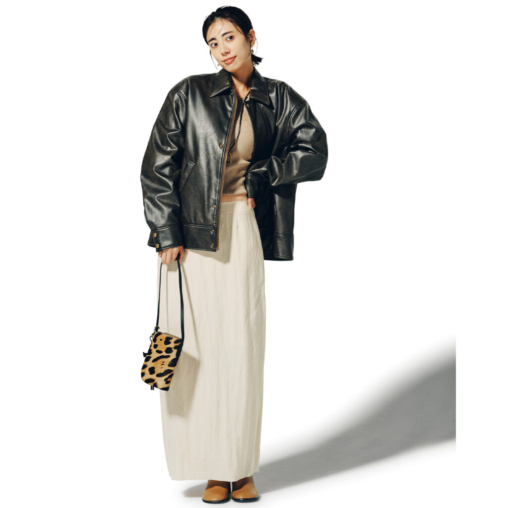 ペンシルスカートにレザーの大きめブルゾンのコーデ