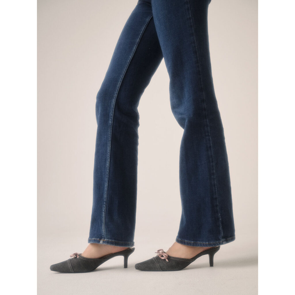 デニム素材のミュール