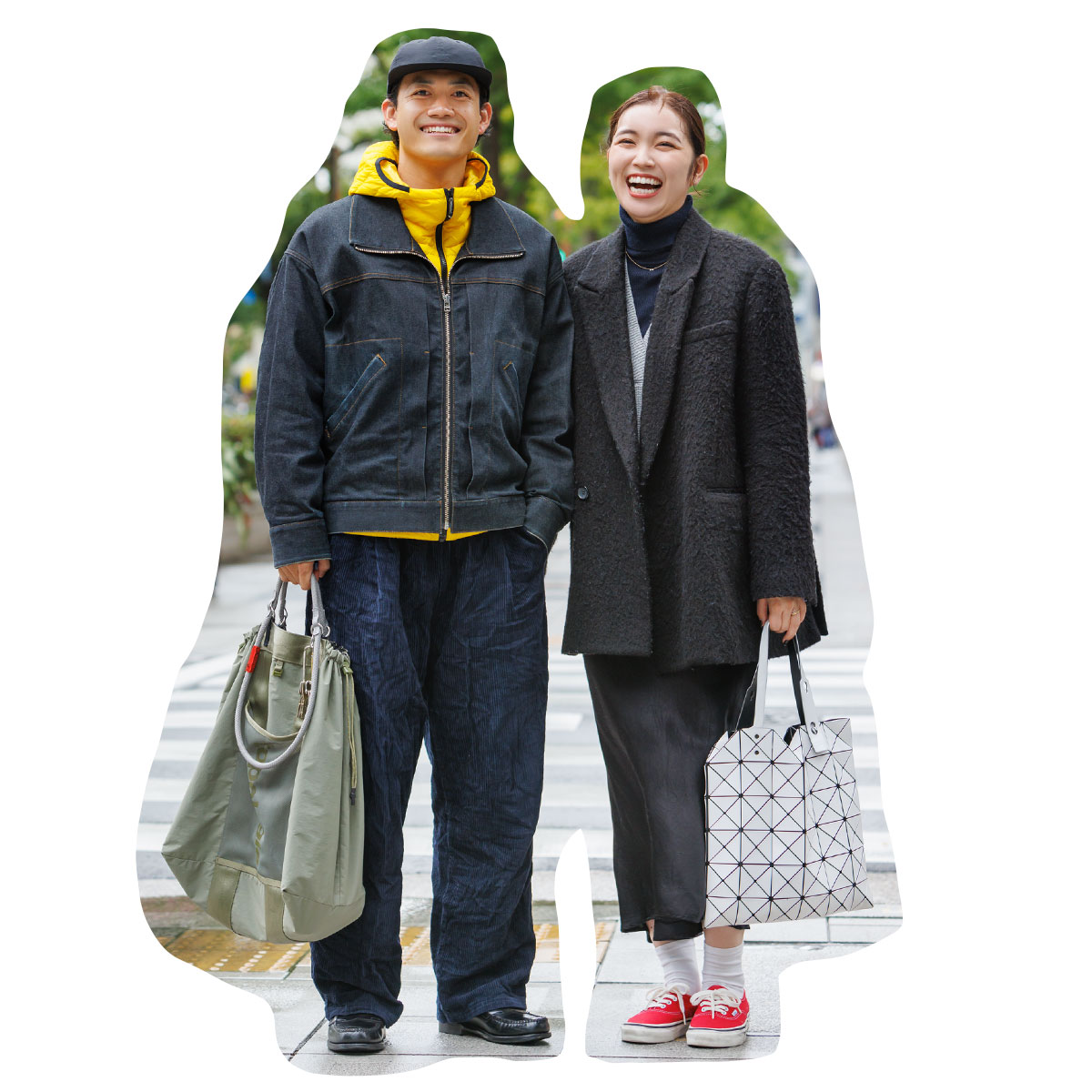 ジャケットにスニーカーのドライブコーデ