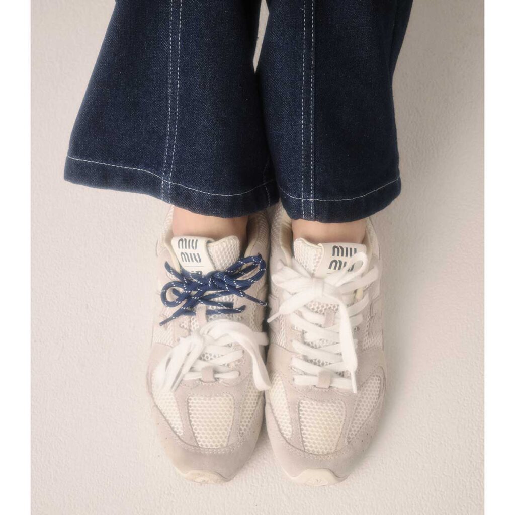 MIU MIUとNew Balanceのコラボスニーカー