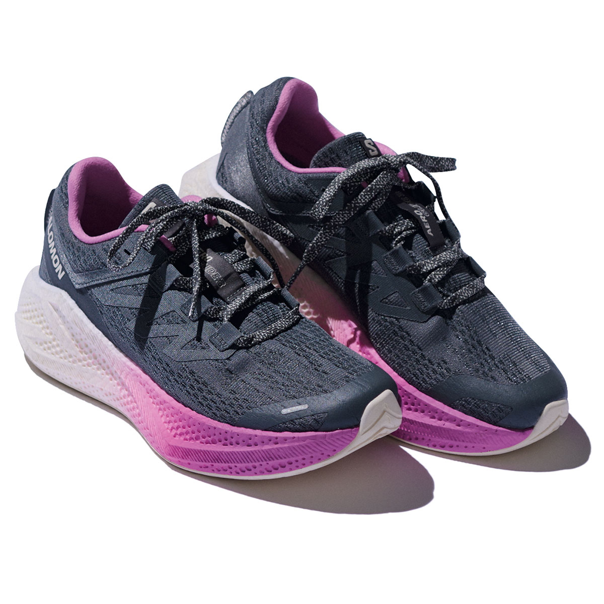 SALOMONのスニーカー