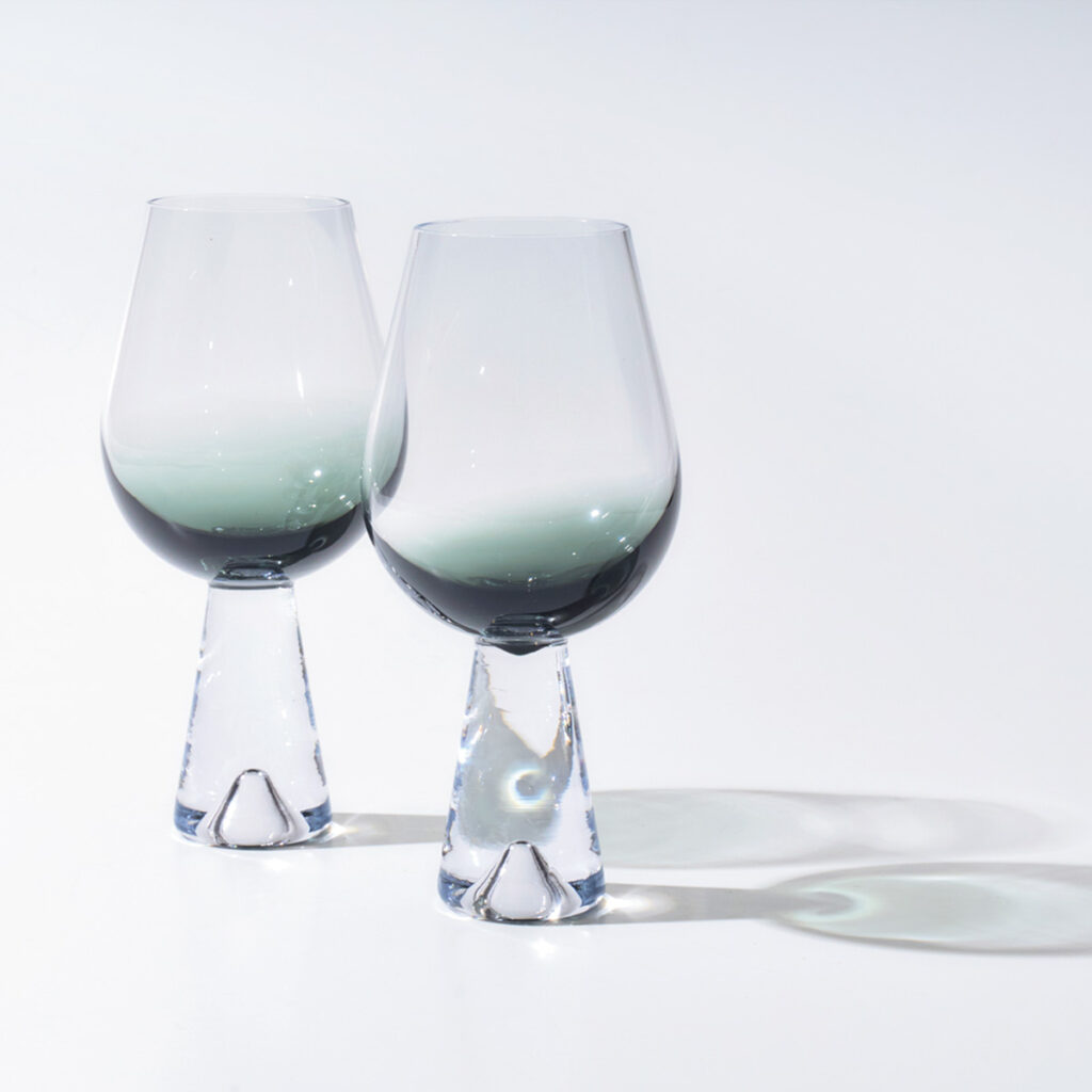 Tom Dixonの「TANK WINE GLASS BLACK」