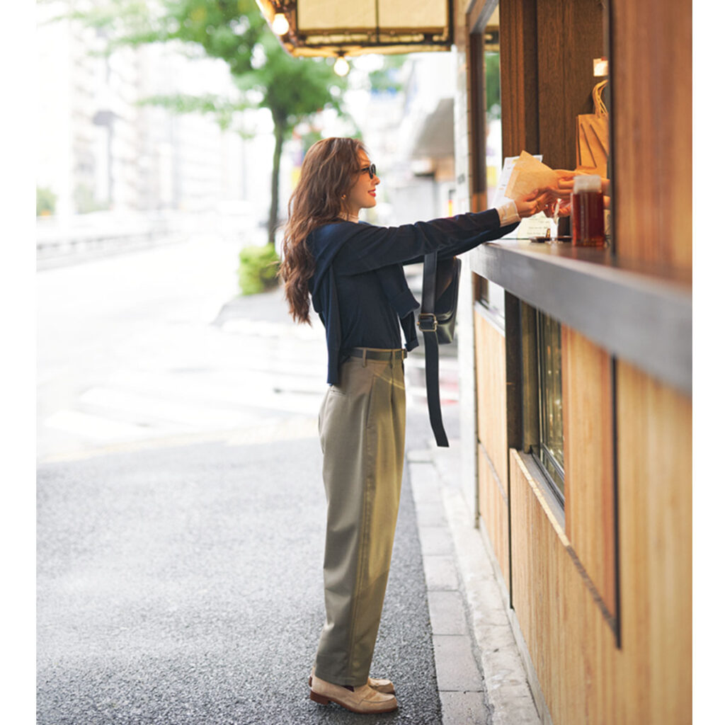 同素材ニットカーデの重ね着コーデ