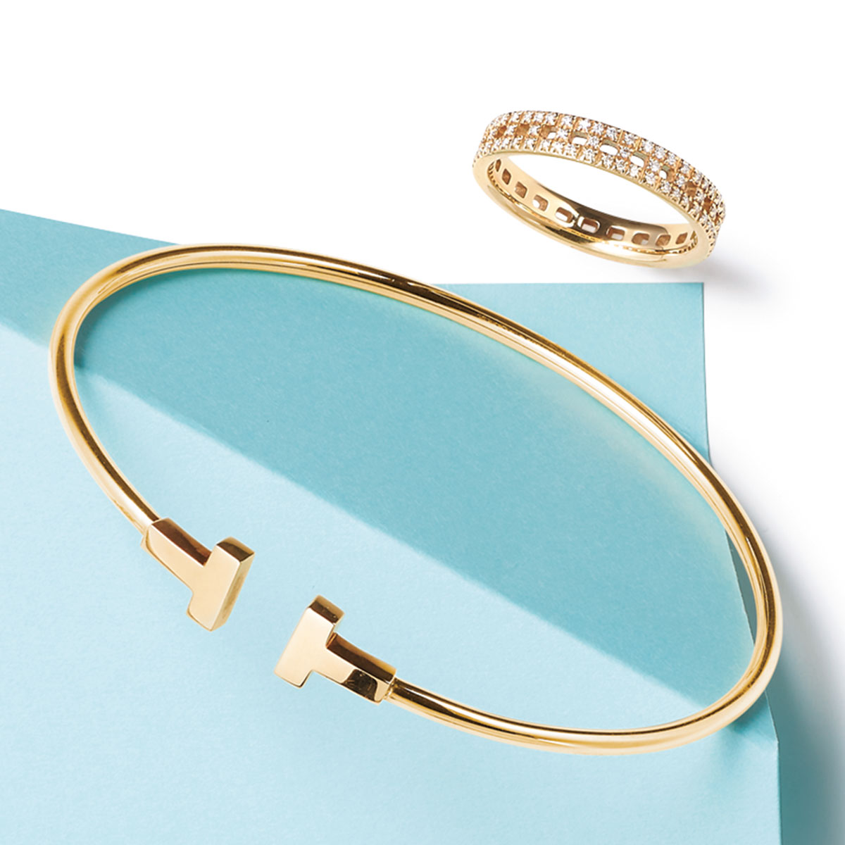 「ティファニー T」トゥルー ナロー リングと「ティファニー T」ナロー ワイヤー ブレスレット