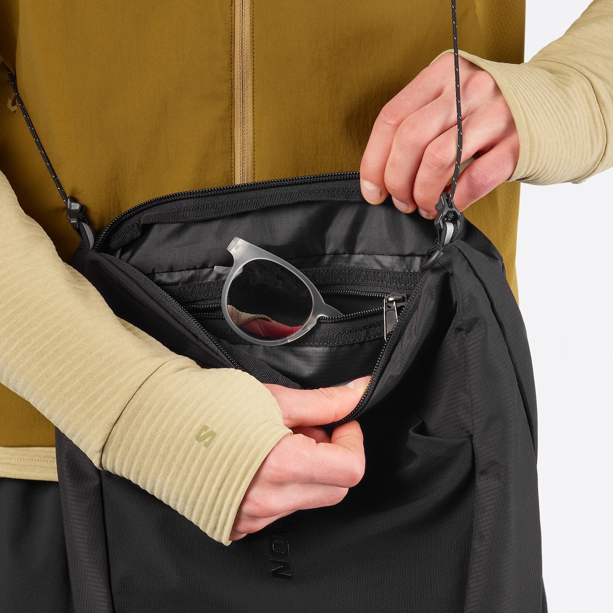 収納　サロモン　トートバッグ　黒